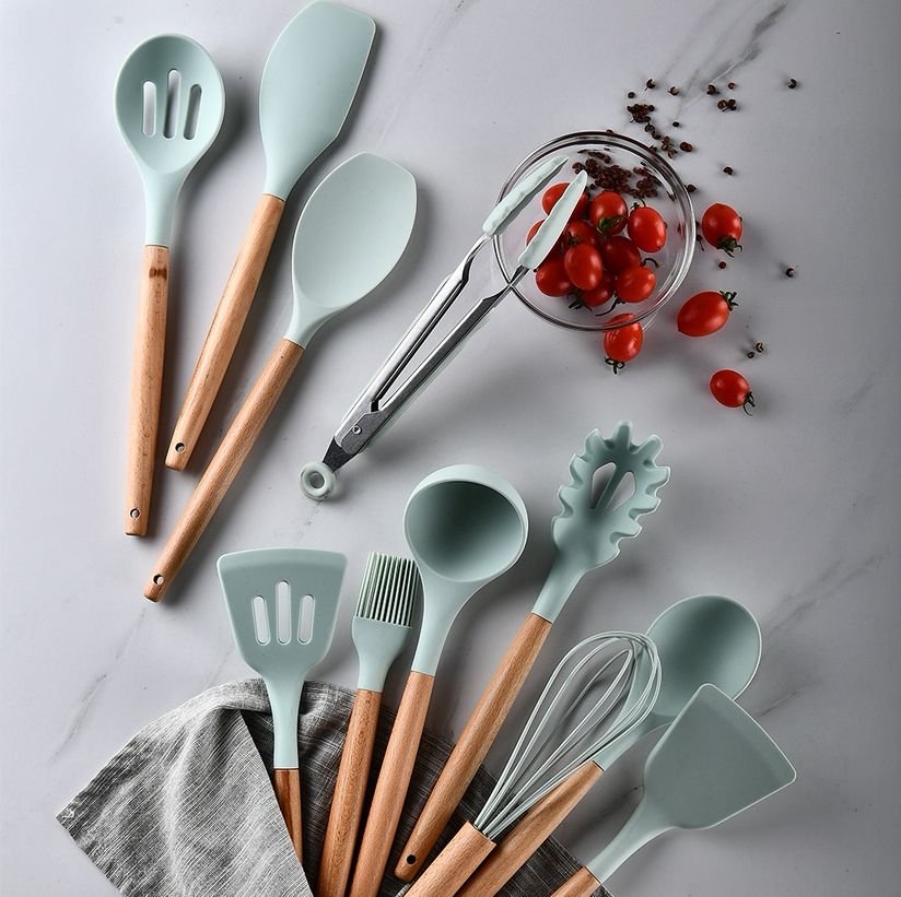 Silicone Tool Set MOQ 100 per colour. FOB π¨π³ $3.75 per set - Image 2
