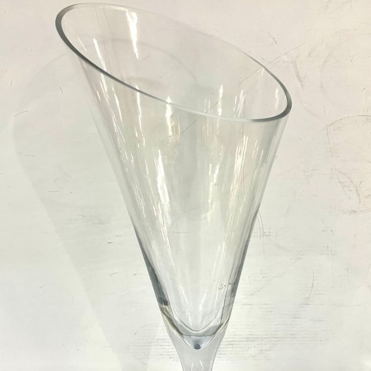 Glass Cone Vase MOQ 60 pcs. FOB π¨π³ $10.35 - Image 2